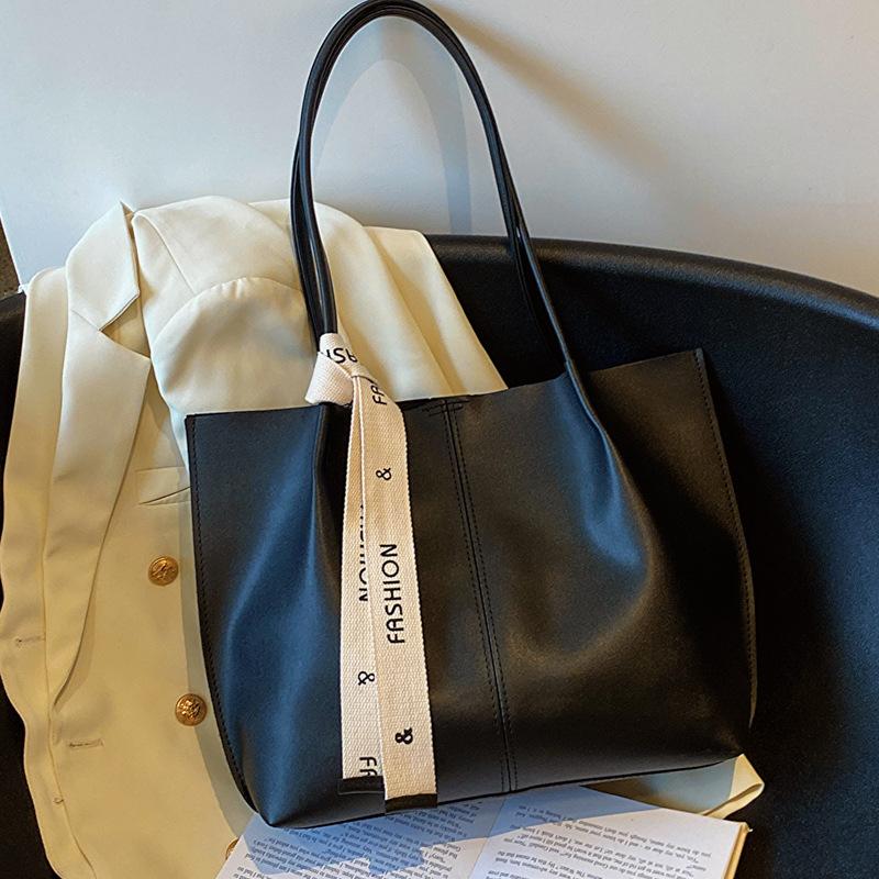 

Retro simple large-capacity tote bag autumn new bag women s fashion simple shoulder bag casual women s bag чёрный