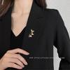 The Design Sense Pearl Fishtail Brooch Women's Suit Anti-exposure Button Coat High-end and Niche Corsage Pin To Secure The Cardigan