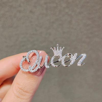 Kleid Brosche Königin Brief Brosche Frauen König Liebe Strass Kristall Englisch Alphabet Metall Pins Nette Schmuck Zubehör Geschenk