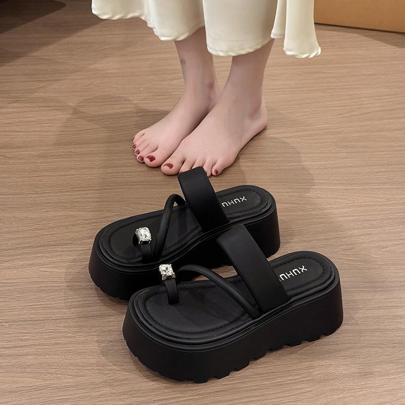 Thick-bottomed set of toe cool slippers for women's summer wear 2025 new models with skirts, high-end super fire silver beach one-word drag