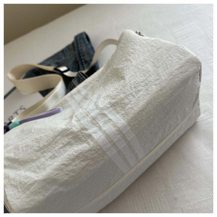 Women's Large Capacity Crossbody Bag - Simple, Stylish, and Multifunctional for Outings and Fitness