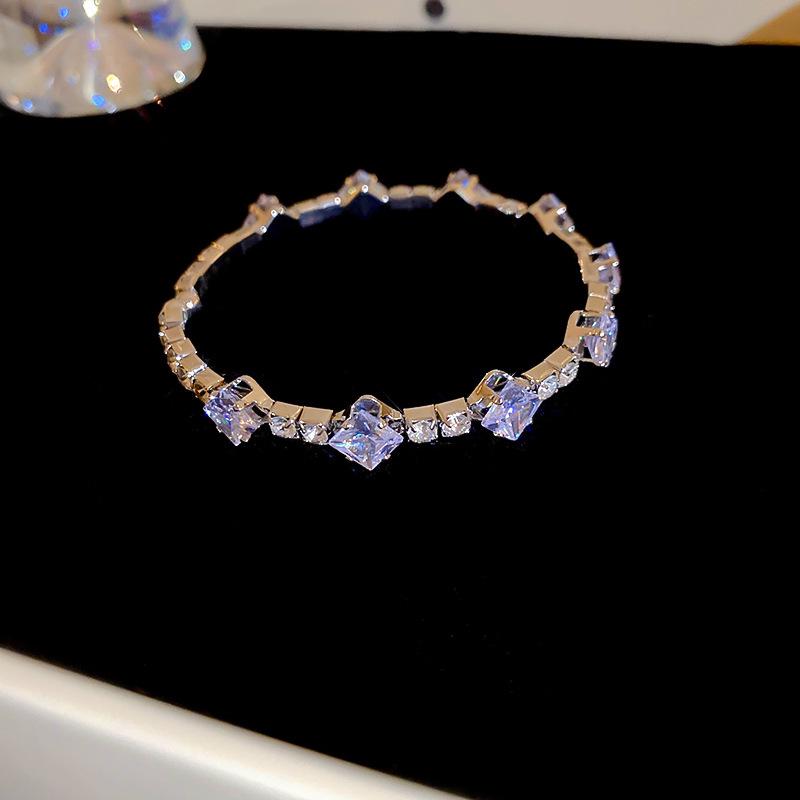 Minimalist Textured Flower Bracelet: Chic, Versatile, High-End Fashion Jewelry for Women