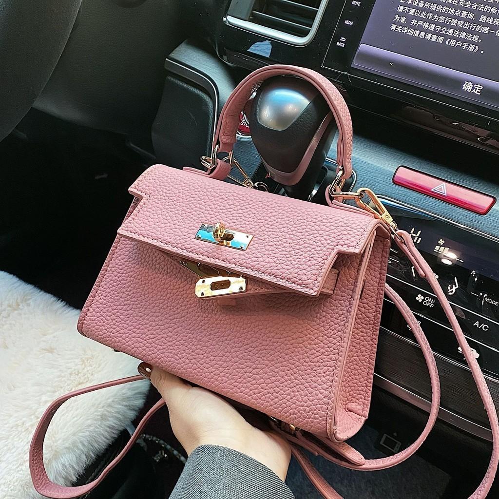 

Trendy Pu Material Handbag For Women Stylish And Versatile Kelly Bag With Lock Closure рожевий