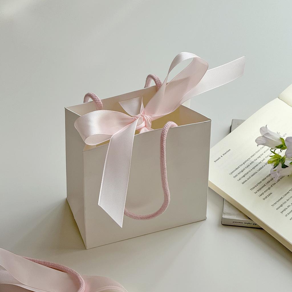 Small Business Accept Art Paper Material Luxury Gift Paper Bag Green Color Bows Handle Custom Paper Bag With Personal Logo Print