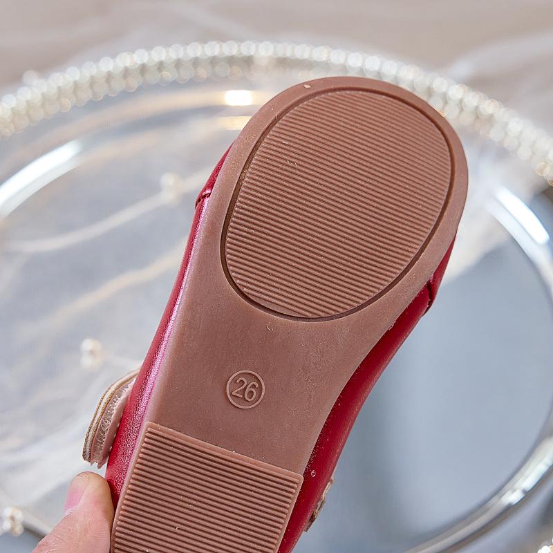 Dětské retro baleríny Mary Jane: Dívčí jednobarevné nízké princeznovské boty s kulatou špičkou, na suchý zip a s perličkami.