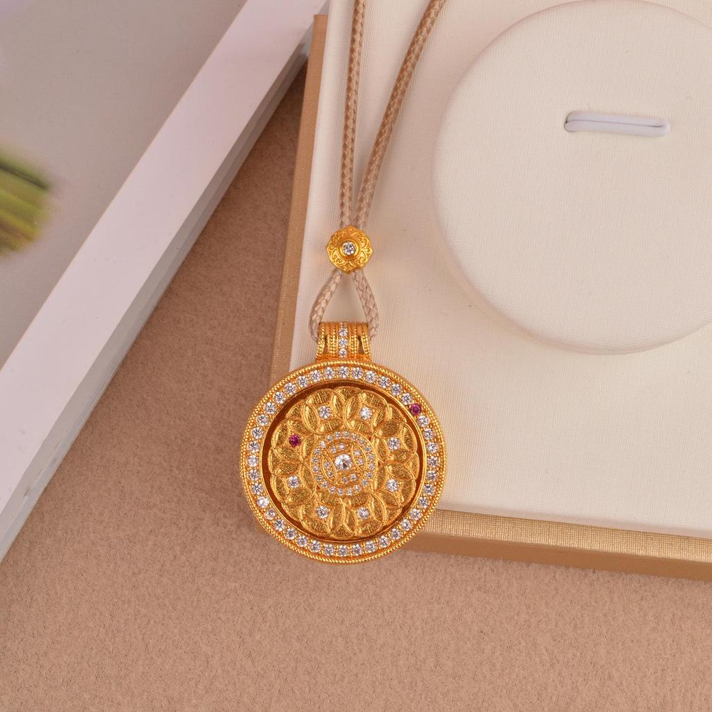 Rotatable Diamond-Inlaid Sand Gold Compass Pendant Necklace