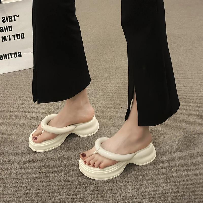 Sommer Zehensteg Damenmode Hausschuhe Plateau Keilabsatz Kleid Pantoletten Komfort Outdoor Flip Flop Sandalen Hausschuhe