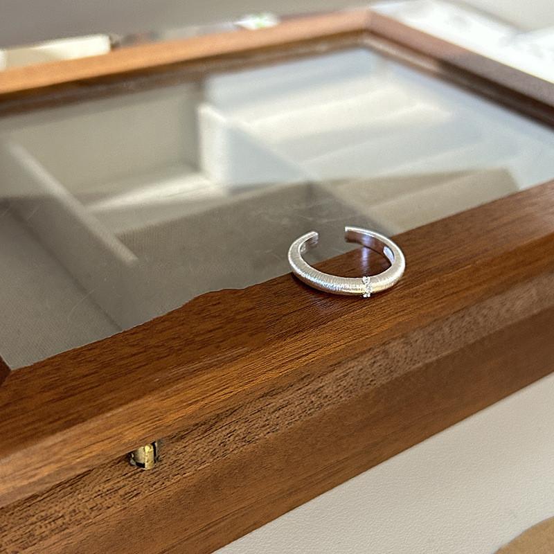 High-end Minimalist Copper Ring Adorned With Radiant Zirconia For Trendy Women