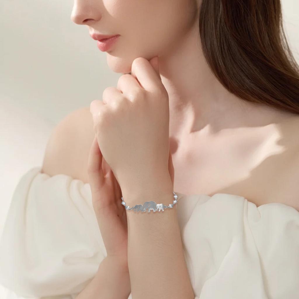 Stainless Steel Elephant Bracelet, Heart-Shaped Elephant Pendant, Adjustable Chain, Unisex, Suitable For Everyday Wear.