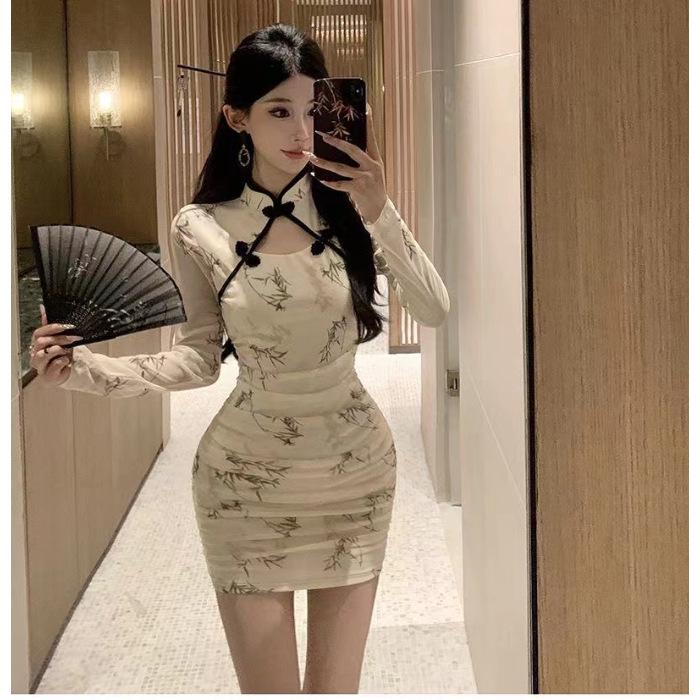 

New Summer Chinese Qipao Dress: Women’s Retro Sexy Slim Fit with Frog Button and Hollow Out Details Large