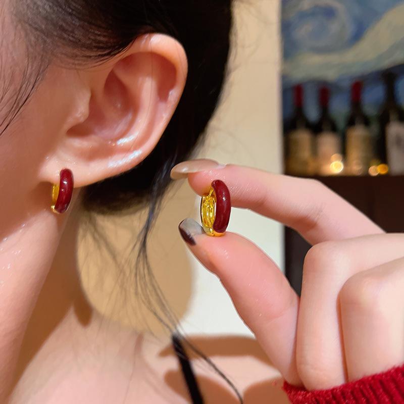Maillard gold circle ear buckle earrings women's 2026 new popular autumn and winter stud earrings light luxury earrings