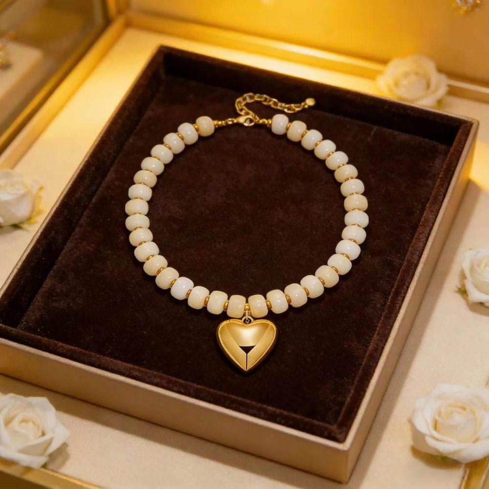 Zlatý nadýchaný přívěsek ve tvaru srdce Náhrdelník s masivními korálky Pryskyřičný korálkový barevný choker Náhrdelníky Ručně vyráběné krátké náhrdelníky pro ženy