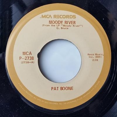 7inch Record PAT BOONE - Moody River / Speedy Gonzales P2738 MCA Records 1980 US Pop Used
