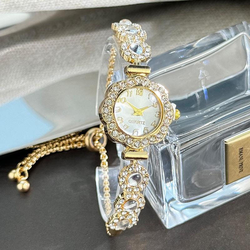 New Diamond Flower Chalcedony Diamond Women's Watch Temperament Fashion Women's Student Pull-up Bracelet Watch