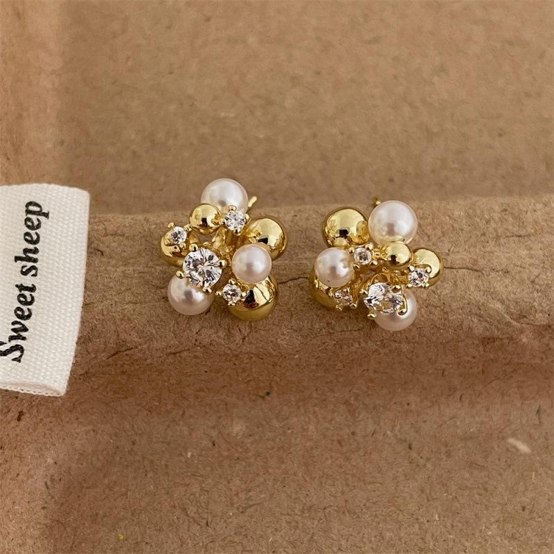 

Korea Luxury Shiny Micro-inlaid Zircon Imitation Pearl Flower Ball Stud Earrings for Women Vintage Temperament Zircon Accessory золотий