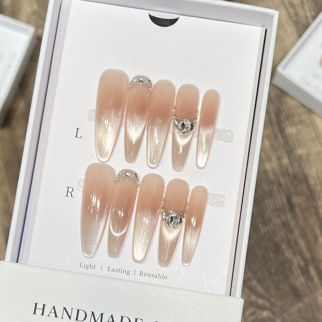 Hand-made Armor High-end Smile Cat Eye French Icy Nude Temperament Manicure