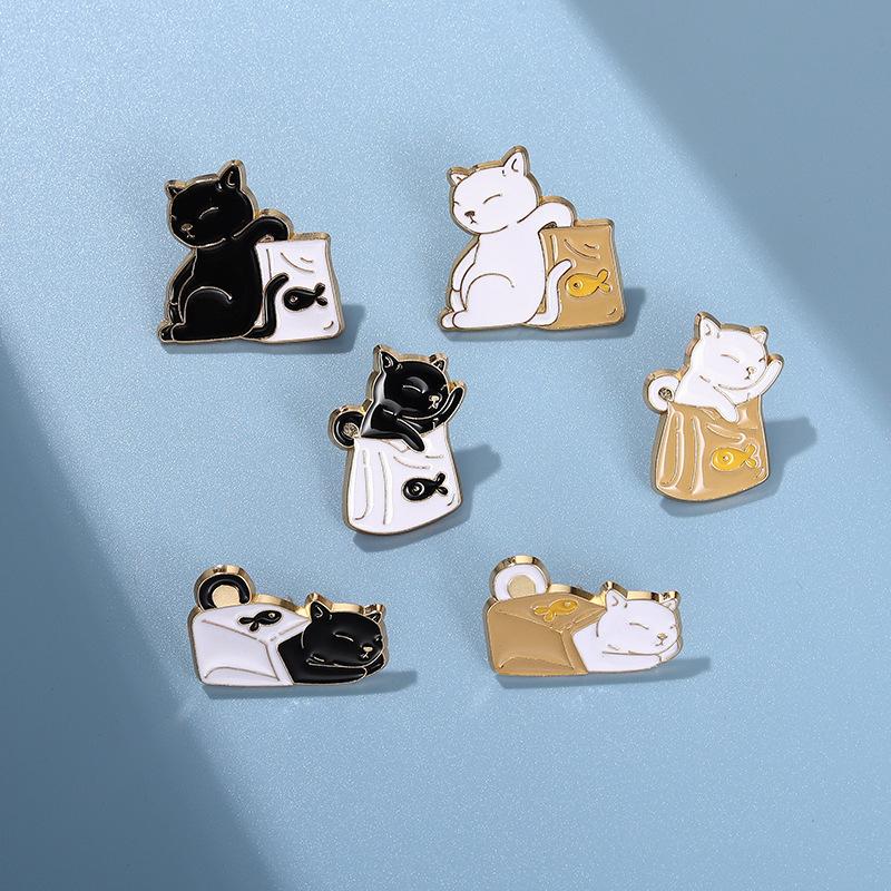 Cute Cats Enamel Pins Fish Bag Brooch Cartoon Animal Badges Lapel Pin Jewelry Gift for Kids Best Friends Claw Fish Bone Badge Women Accessory Brooch