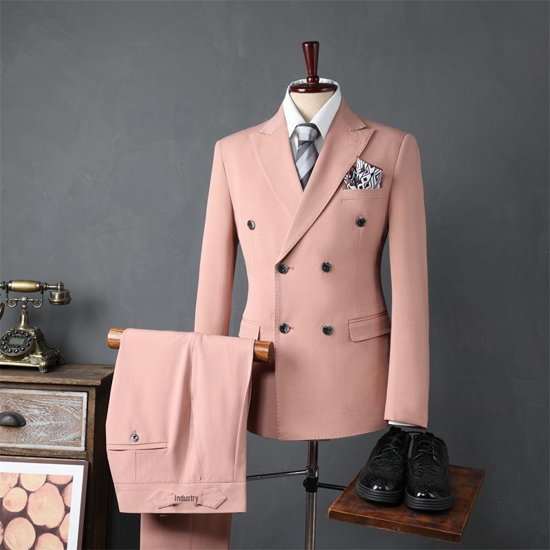 Herren Slim-Fit Dreiteiler: Trendige Business- und Hochzeitsmode.
