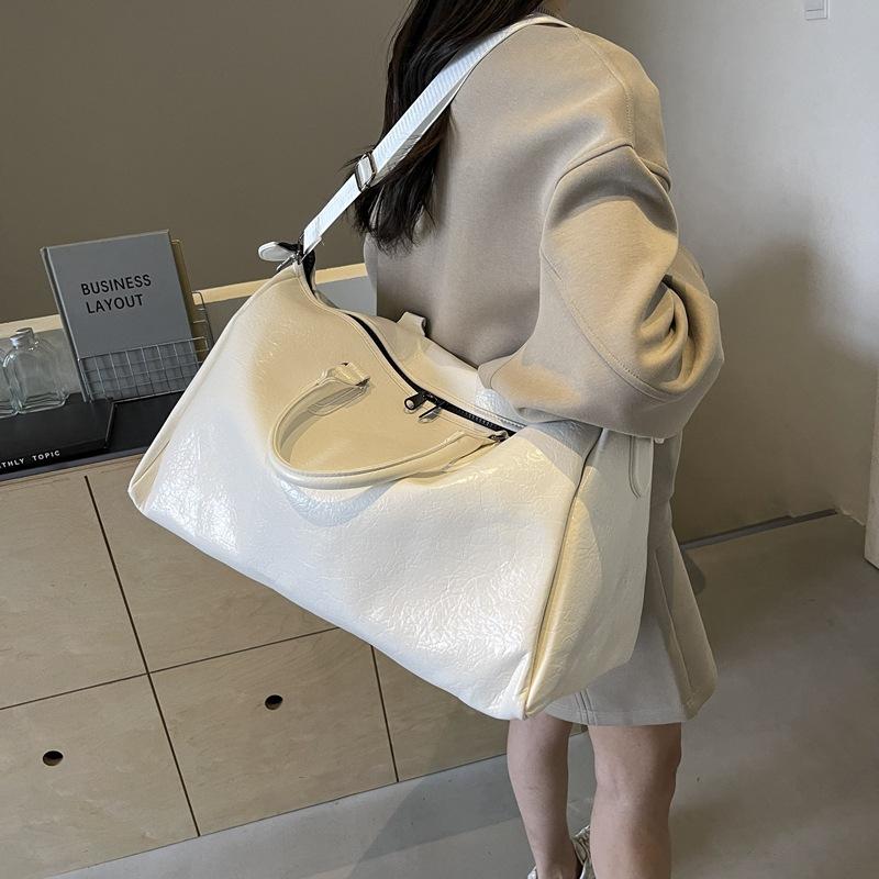 PU Waterproof, Simple and Fashionable, Large-capacity Portable Commuting Luggage Bag for Business Trips, Outdoor Play and Sports Storage Luggage Bag