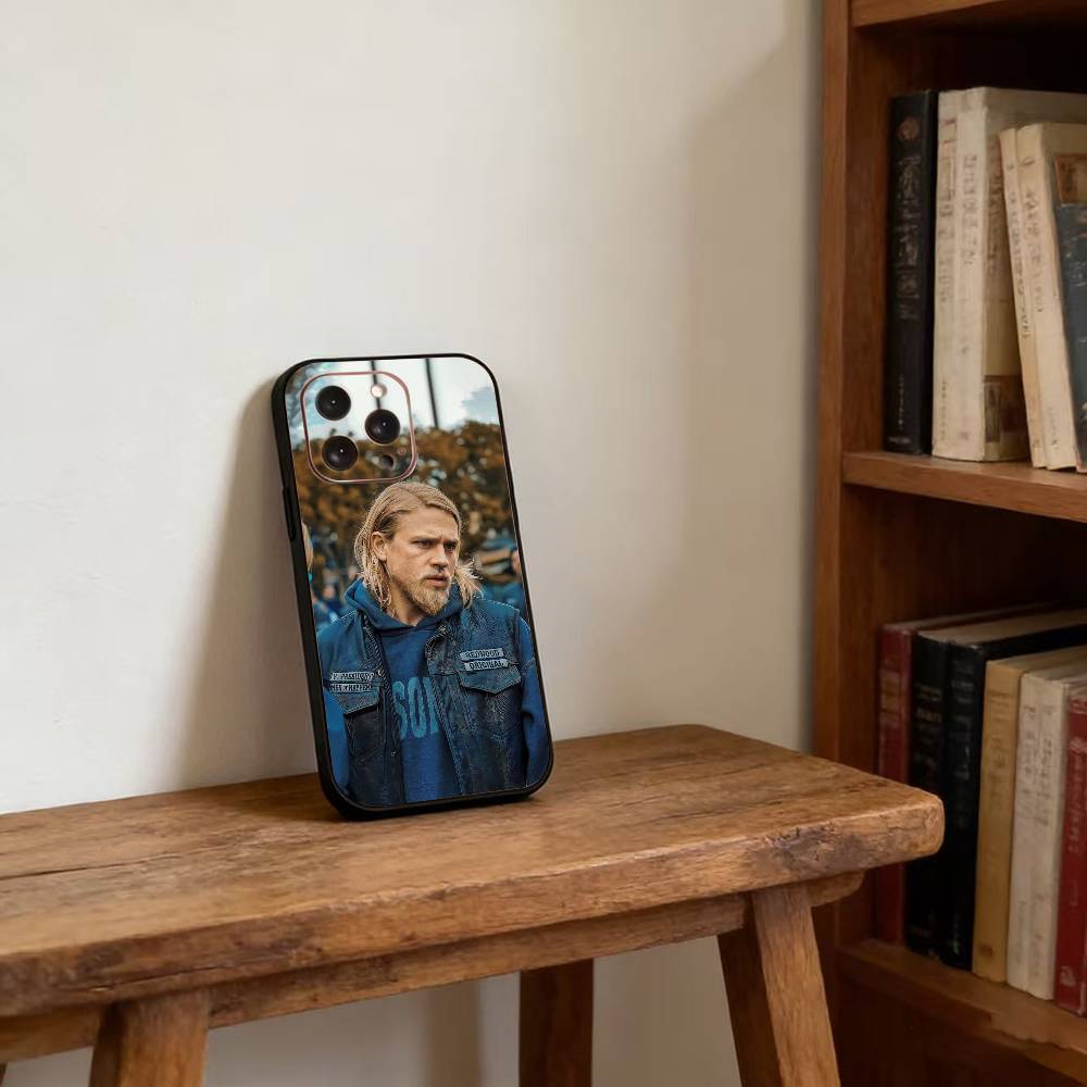 Etui na telefon Charlie Hunnam do iPhone 17,16,15,14,13,12,11 Plus,Pro Max,XS,Miękki silikonowy czarny pokrowiec