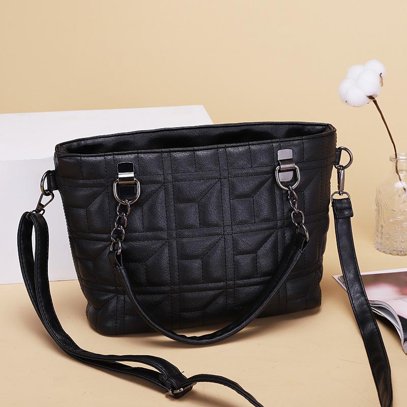 IELGY Messenger Bag Embroidery Thread Women's Bags Handbag Black Casual Style Fashion One-shoulder Rhombus European And American Chain