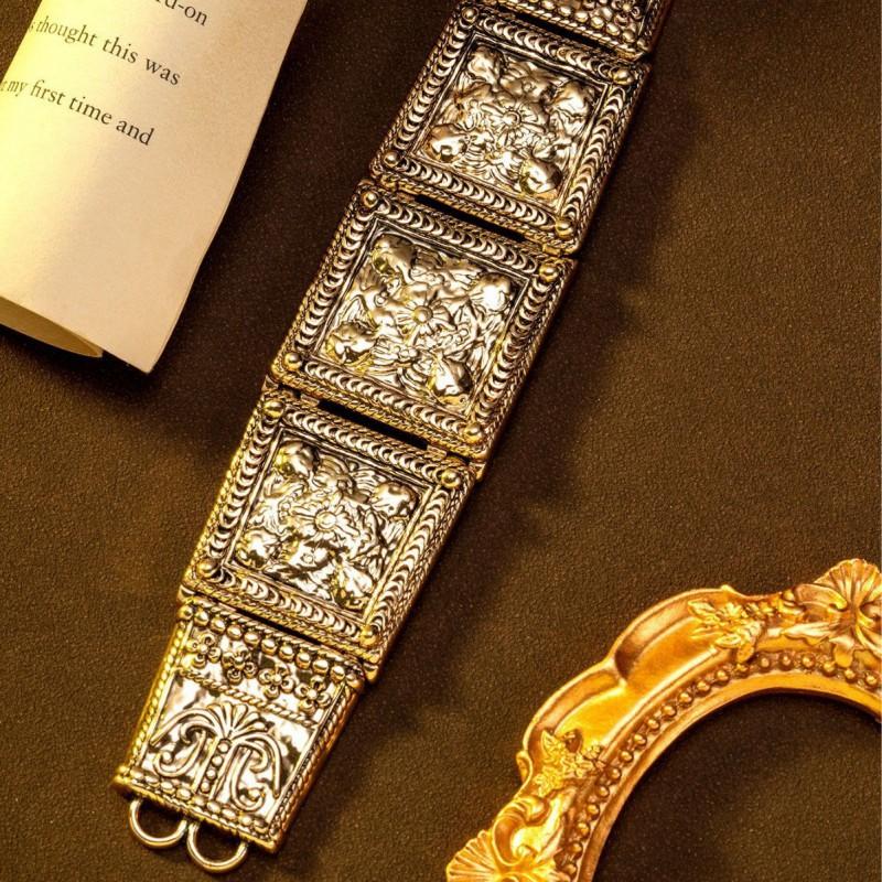 Bracelet Carré de Marque Relief Industrie Lourde Vintage Avec Texture Rétro Décoration Faite à la Main Sculpture de Palais Antique