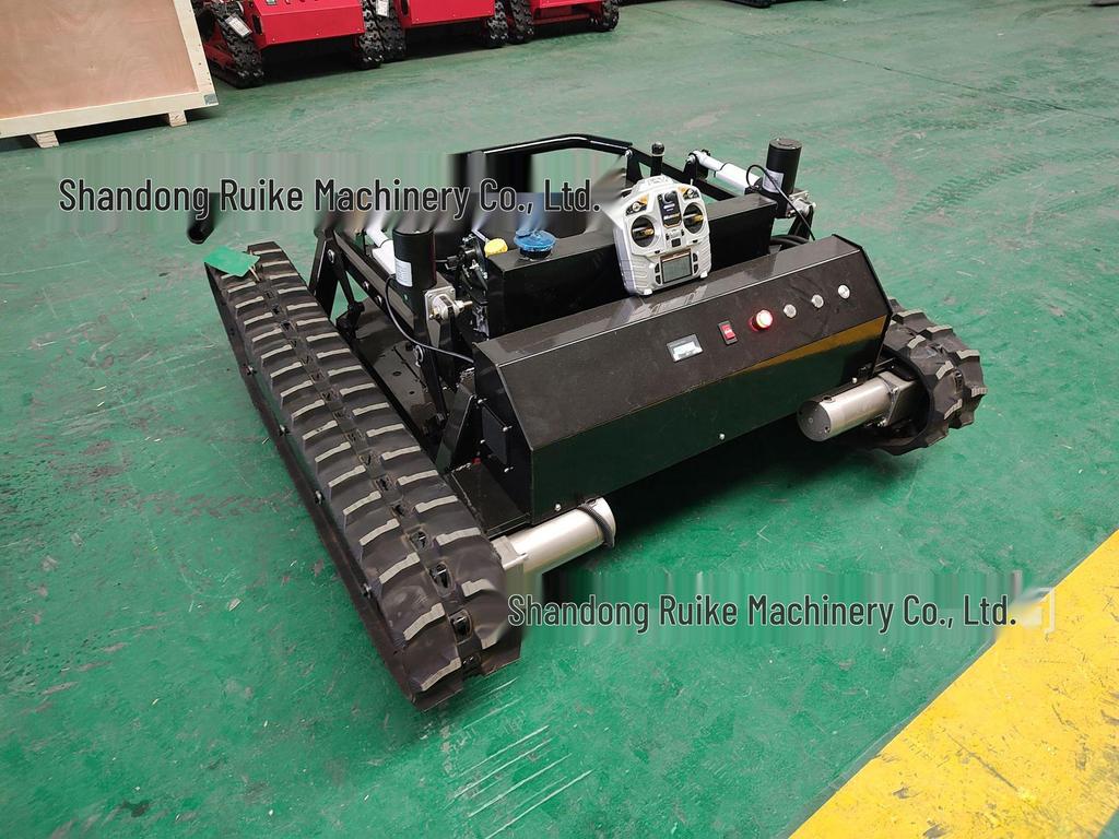 High-Power Remote Control Crawler Lawnmower for Italy - Gasoline Ditch Bank Weeding Machine