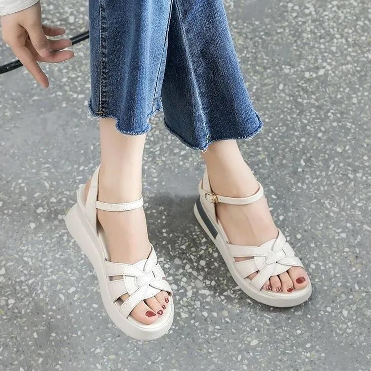 Sommer Damen Sandalen Lässige Retro Hohlknopf Sandalen Damen Offene Zehenpartie Sandalen Bequeme Keilabsatz Sandale