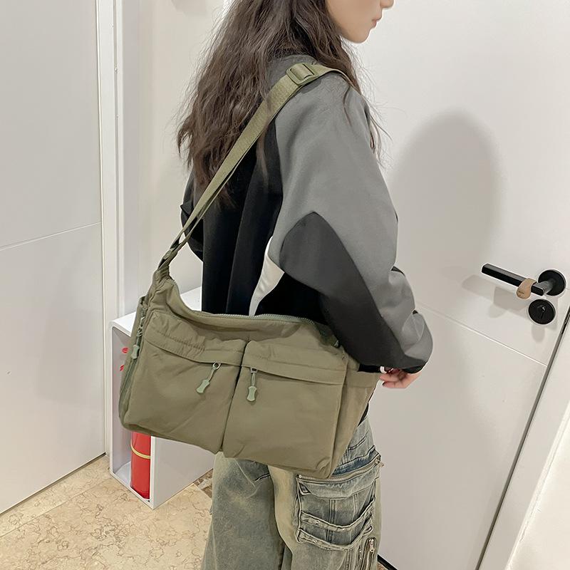 New men's and women's niche design casual messenger bag 2025 spring foreign-style large-capacity shoulder bag simple tote bag