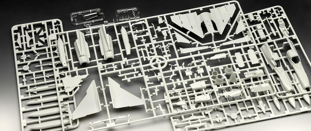 German Revell Saab Gripen Plastic Model Kit 03776 1/72 JAS-39C (Airplane)