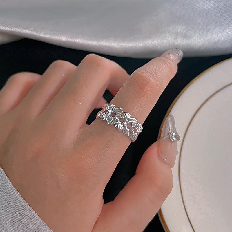 Sterling Silver Floral Ring for Women - High-End Open Joint Design for Autumn/Winter