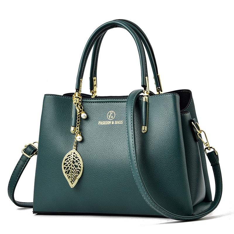 2026 Spring and Autumn New Middle-aged Women's Handbag Large Capacity Casual Shoulder Messenger Bag