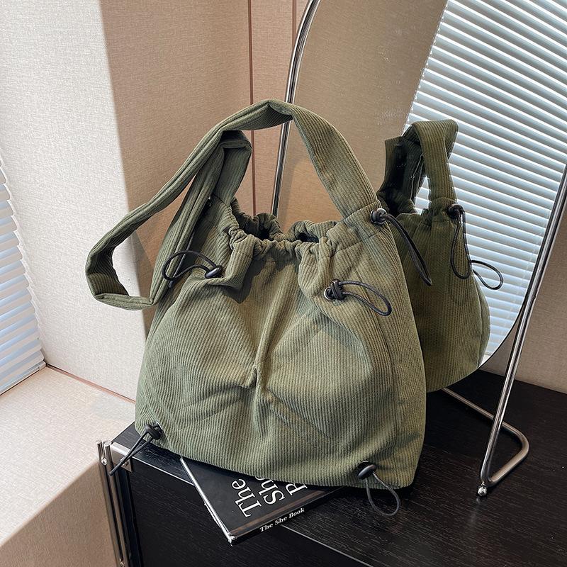 

Outer single corduroy bag women s 2024 autumn casual versatile shoulder bag large capacity commuter messenger bucket bag армия зеленый