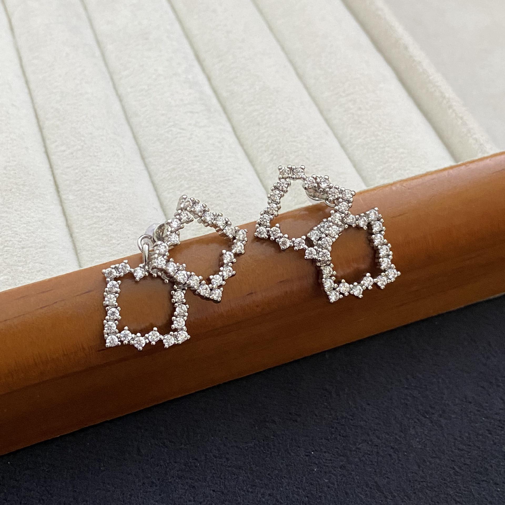 

Elegant Zircon-Studded Geometric Square Earrings: Versatile Two-Way Wear