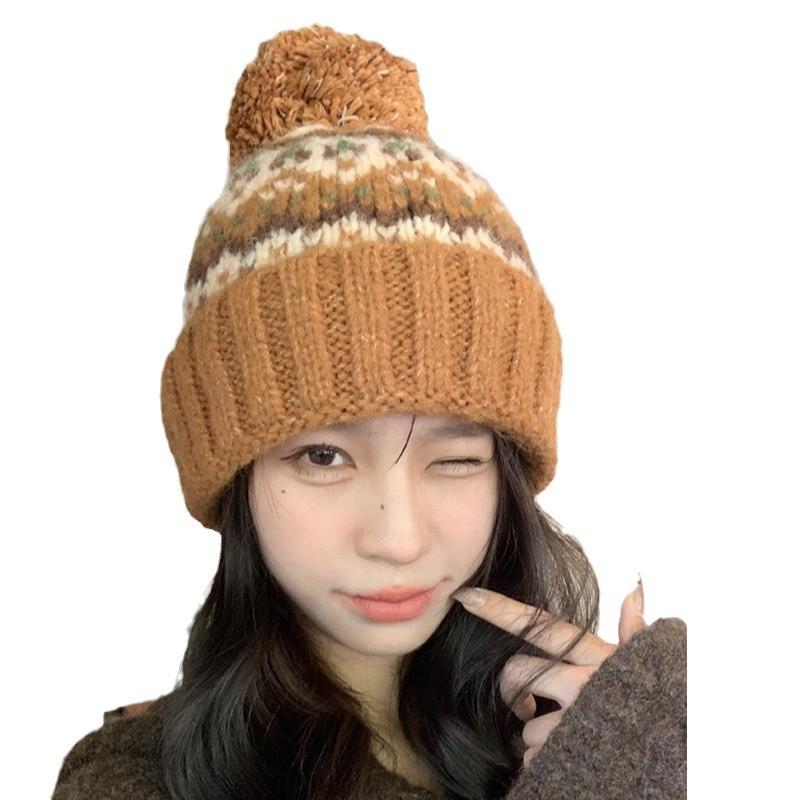 Winter new jacquard contrasting wool hat women's thickened warm windproof hat pullover hat cute hairball knitted hat