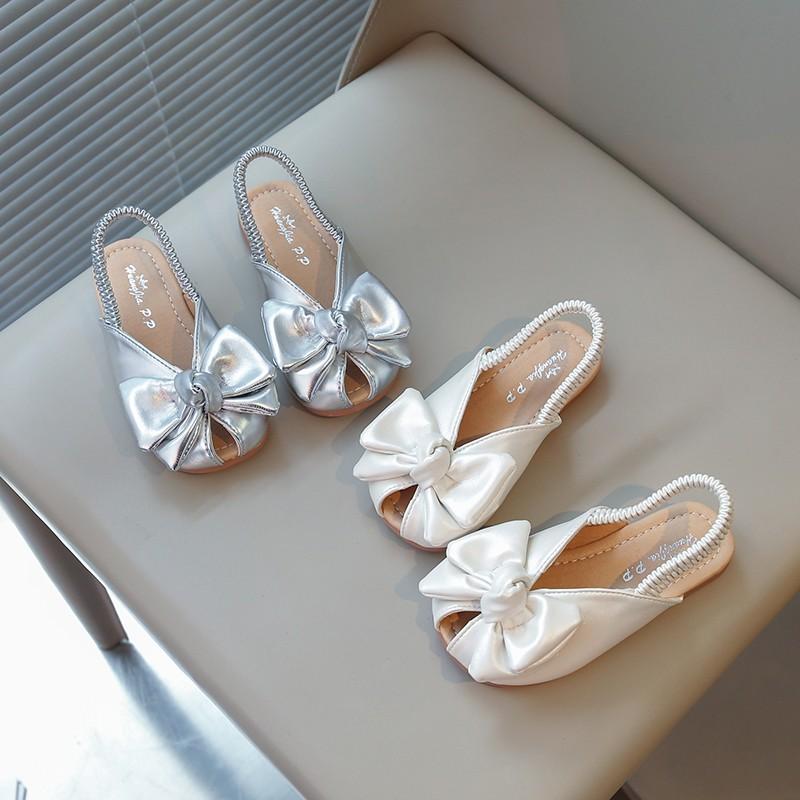New Summer Girl’s Sandals Peep Toe Elastic Band Sliver Beige Kids Sliders Bowknot Graceful Flexiable Trendy Children Shoes Flat