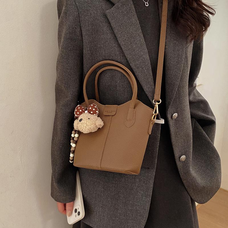 Einfache lässige tragbare Beuteltasche Damen Frühling neuer Modetrend Nischentextur Schulter Umhängetasche