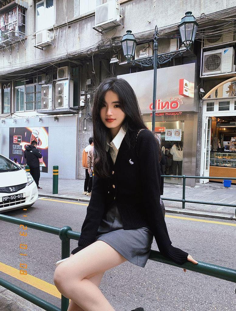 2025 Autumn/Winter V-neck Long Sleeve Knit Cardigan with Rabbit Embroidery – College Style Age-Reducing Versatile Top