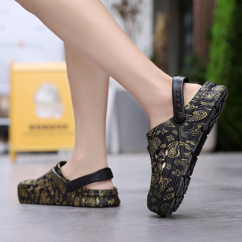 Fashion Men's Casual Slippers EVA Lightweight Breathable Thickened Soft-soled Clogs Non-slip Men's Sandals Two Ways To Wear Them