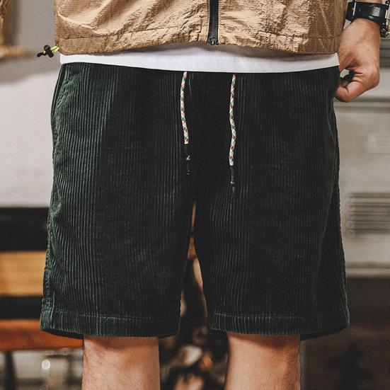 Sommershorts for menn Elastisk midje Justerbar snøring Uformelle shorts med lommer Ensfarge Corduroy strandshorts med brede ben