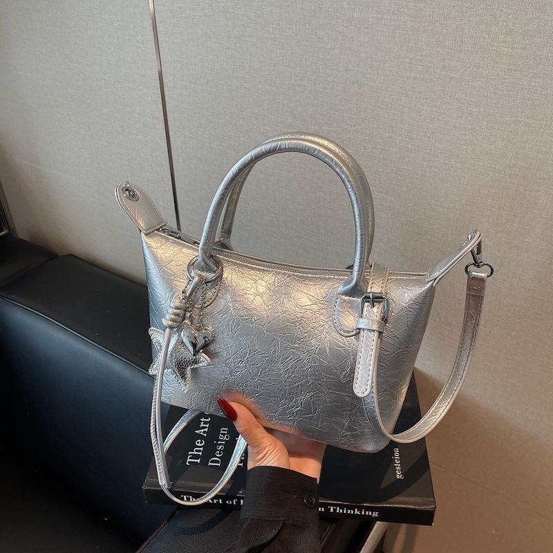 Premium texture portable dumpling bag women's new fashionable exquisite shoulder bag casual commuter messenger bag