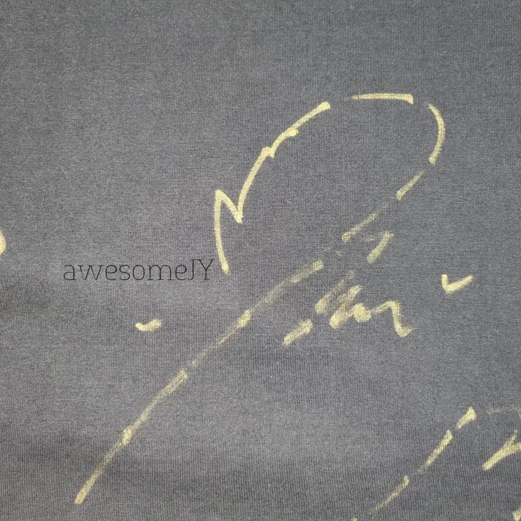 I-DLE group signature T-shirt Used