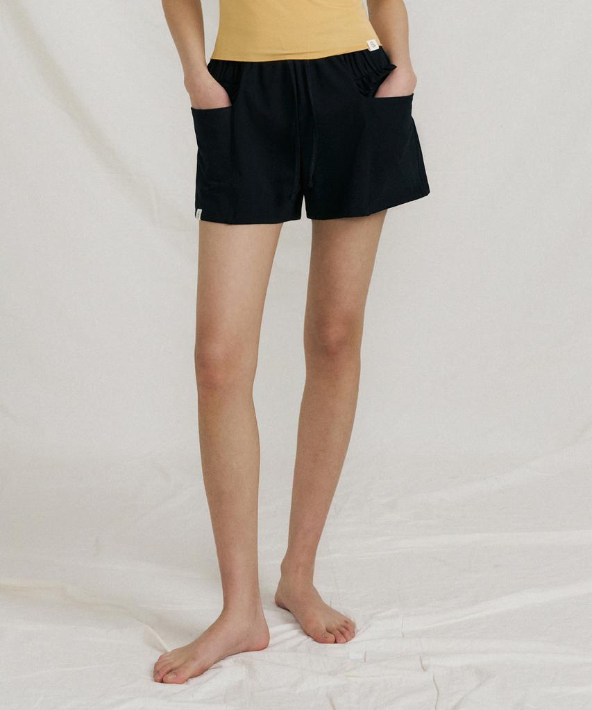 FRONT2LINE Banda Light Frill Pocket Shorts