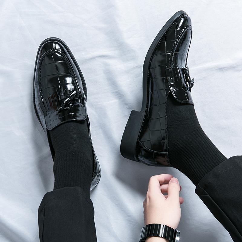 Mokasyny męskie Wingtip Dress Formalne lakierowane skórzane buty męskie zielone smokingi ślubne marynarki buty siodłowe duże rozmiary