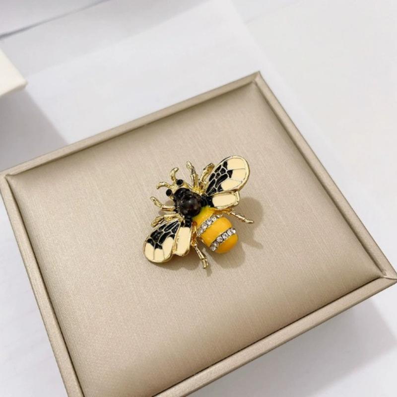 Fashion Versatile Bee Oil Diamond Brooch Personalized Animal Corsage