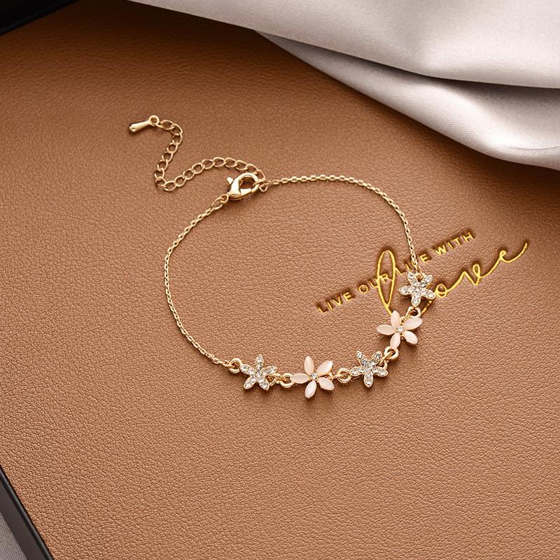 Five Petal Flower Bracelet Adjustable Chain Charm Bracelet Handmade Jewelry for Women and Girls Floral Design Accessories