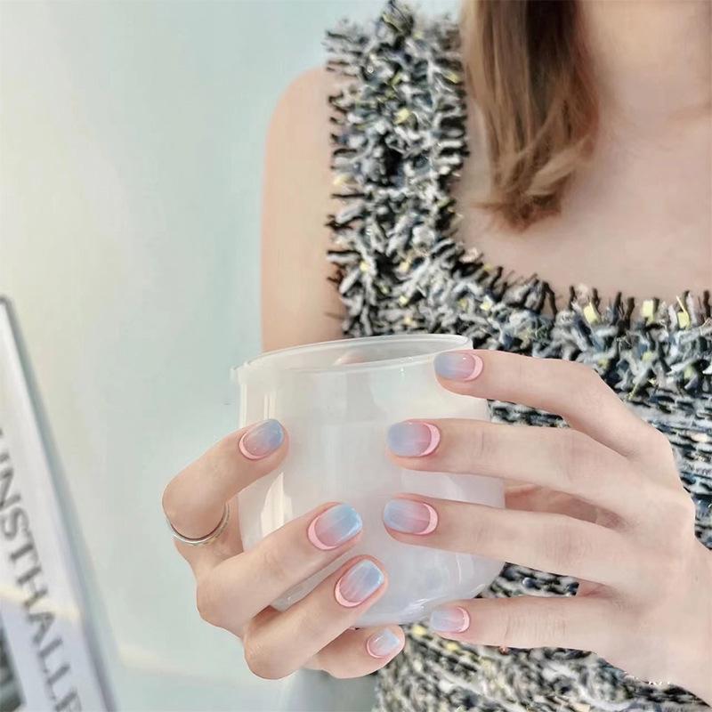 

Short Square Gradient French Nails: Ice Translucent & Simple Wearable Stickers for Beautiful, Whitening Commute