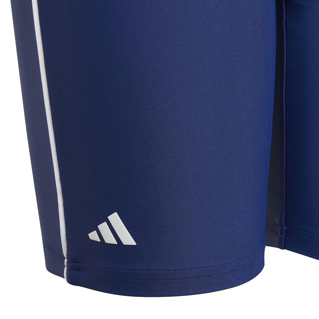 adidas בגד ים לביצועים כחול כהה מידה 130 ג'אמר לילדים, 18 ס"מ, לבנים KMR18, (IQ3937),