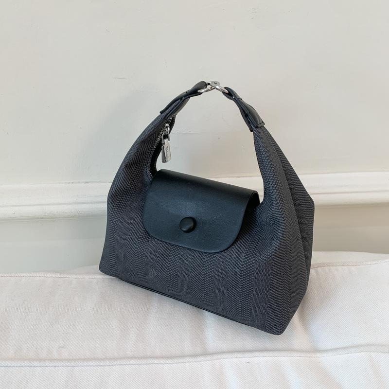 

Повседневная сумка женская летняя новая модная нишевая дизайнерская сумка-мессенджер портативная сумка-пельмень чёрный