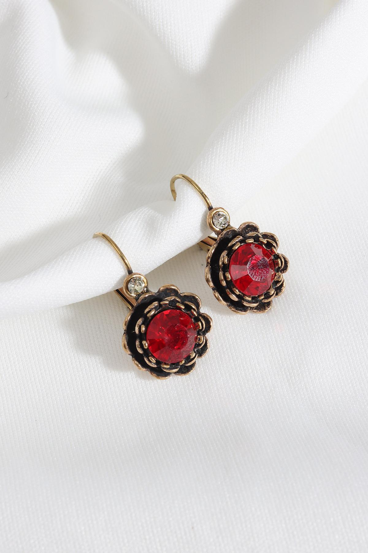 

Аутентичная серьга с фигуркой цветка из красного камня
